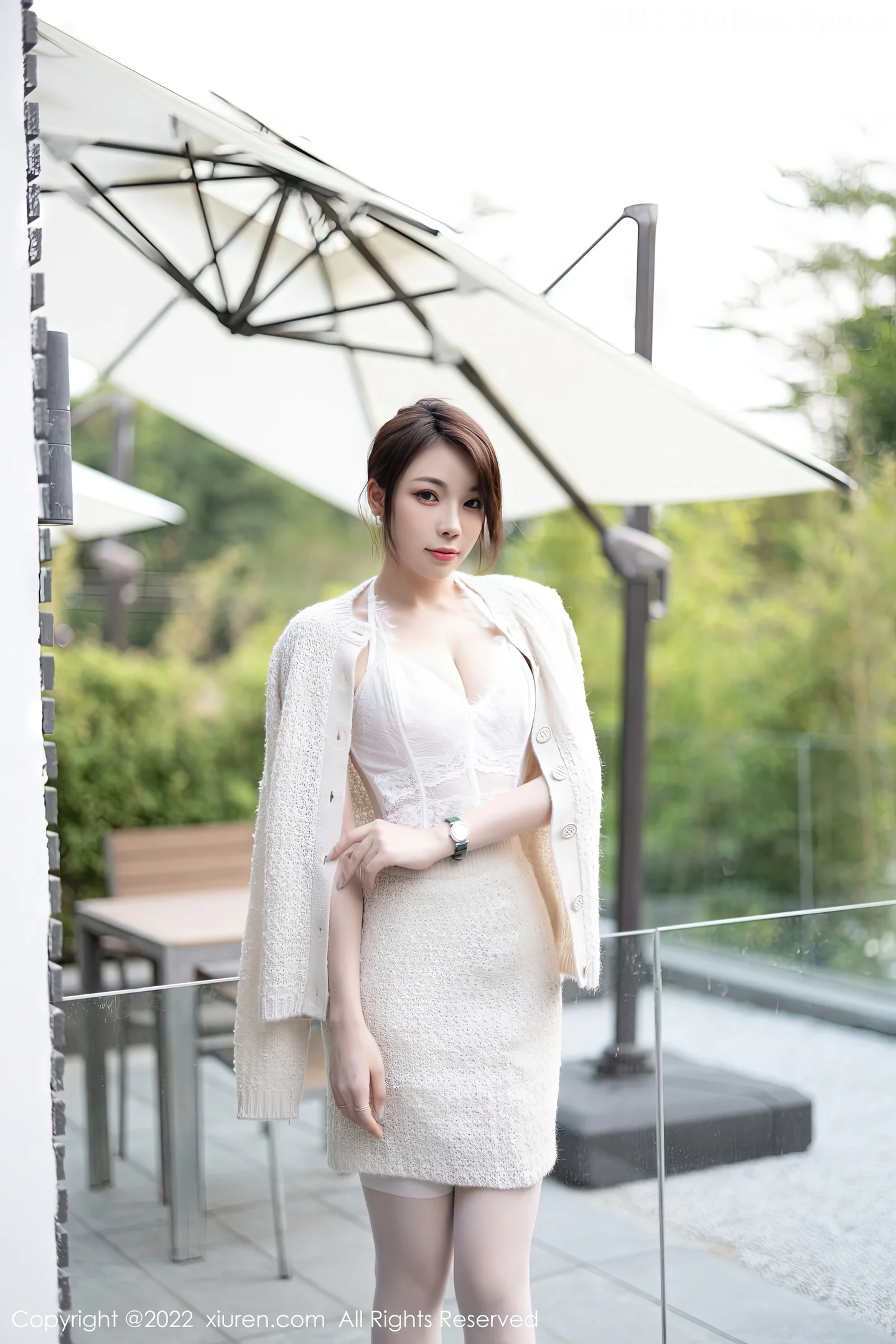 图片[3]-[XiuRen秀人网] VOL.5880 女神徐莉芝Booty半脱露性感白色蕾丝内衣配白丝吊袜诱惑写真88P-秀人网官方网站